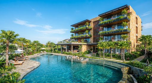 E2 Lodge pool and facade by day