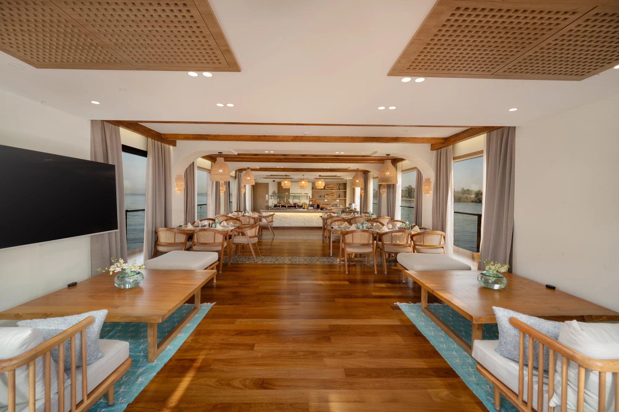 Dining lounge vertical