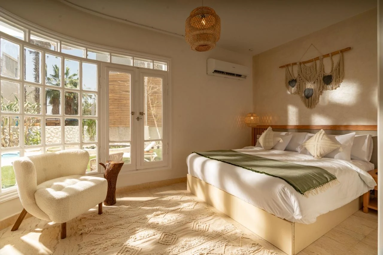 Noya suite living space